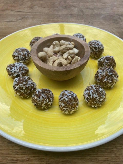 Dattelkugeln, Rezept, Energy balls, vegan, Chrismas balls, Power balls, gesunder Snack, Energiekugeln, Energiebällchen