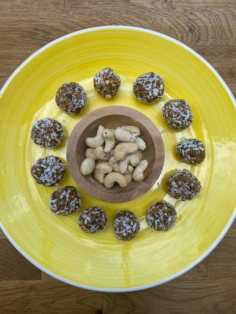 Dattelkugeln, Rezept, Energy balls, vegan, Christmas balls, Power balls, gesunder Snack, Energiekugeln