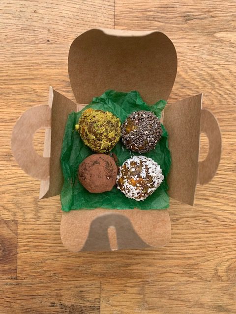 Dattelkugeln, Rezept, Energy balls, vegan, Christmas balls, Power balls, gesunder Snack, Energiekugeln, gesundes Geschenk
