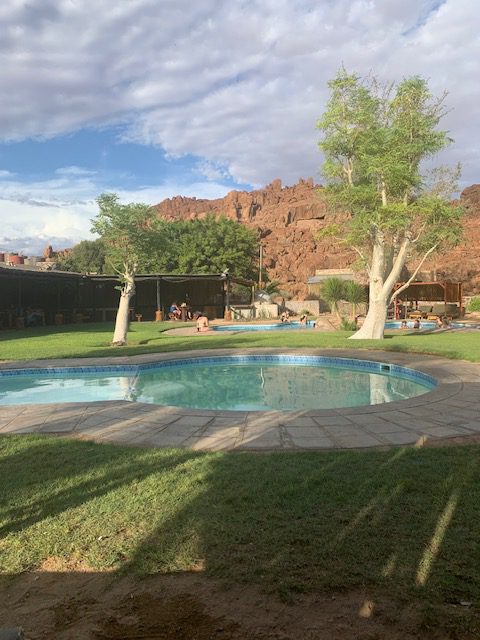 Namibia, Naturreise Namibia, Camping Namibia, Brandberg, Namibia mit Jeep, Namibia mit Dachzelt, Panorama Namibia, Strauß, GIraffen